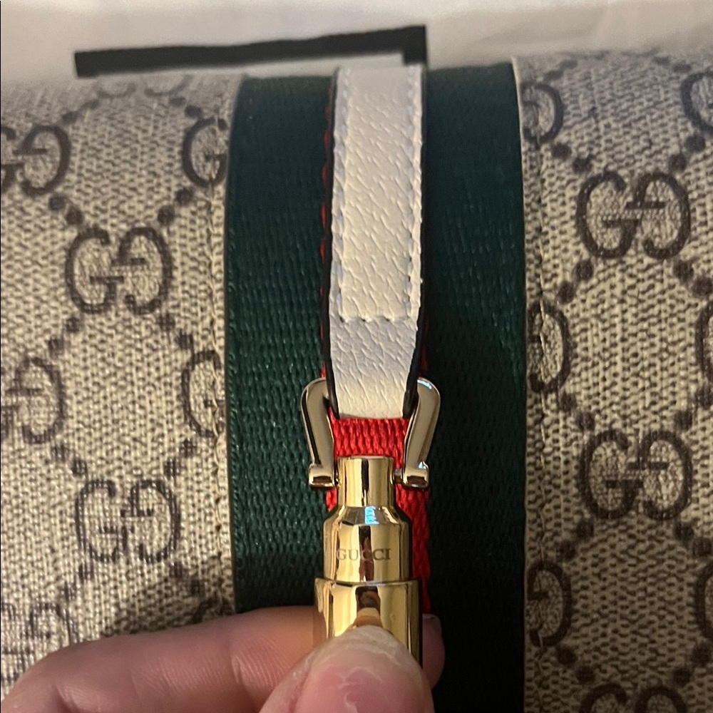 Gucci Beige GG Supreme Crossbody with Green-Red Web and Gold Chain Brand New. - Picture 5 of 16